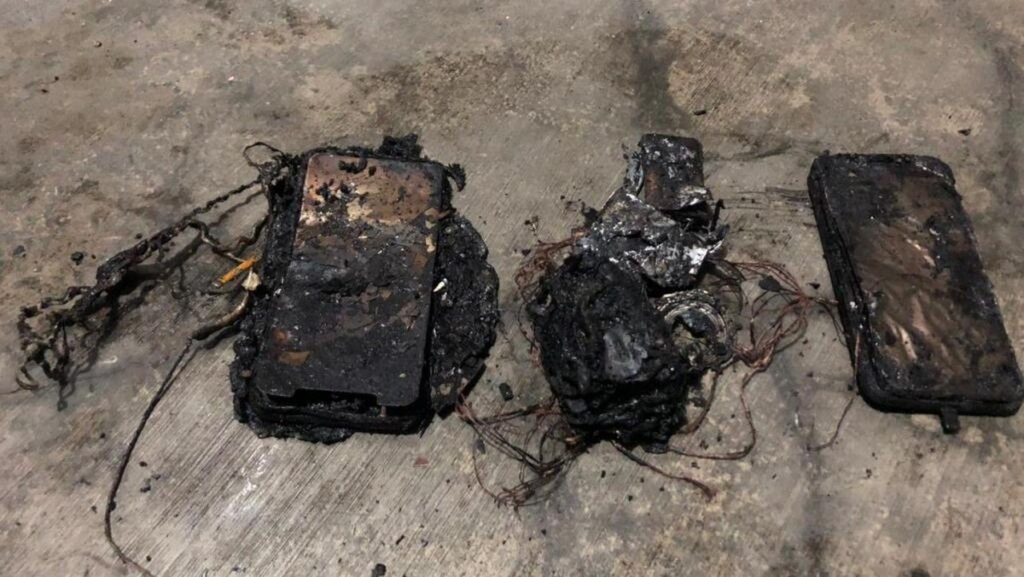 Waspadai 7 Tanda Baterai HP dan Laptop Mau Meledak