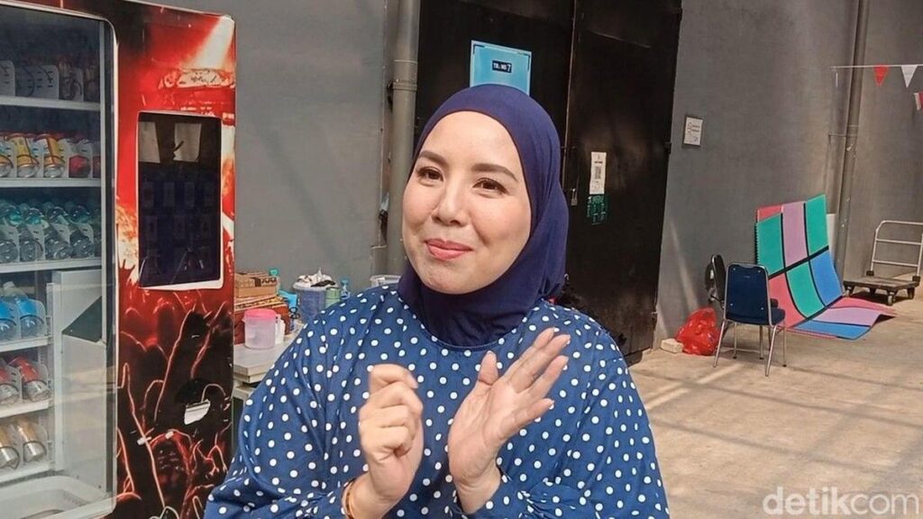 Tya Ariestya Terapkan Gaya Asuh Kesederhanaan pada Anak-anaknya