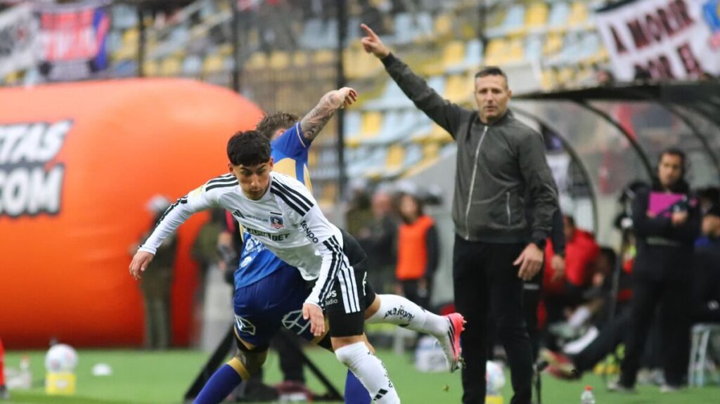 Colo Colo Tundukkan Everton Empat Gol dalam Laga Sengit