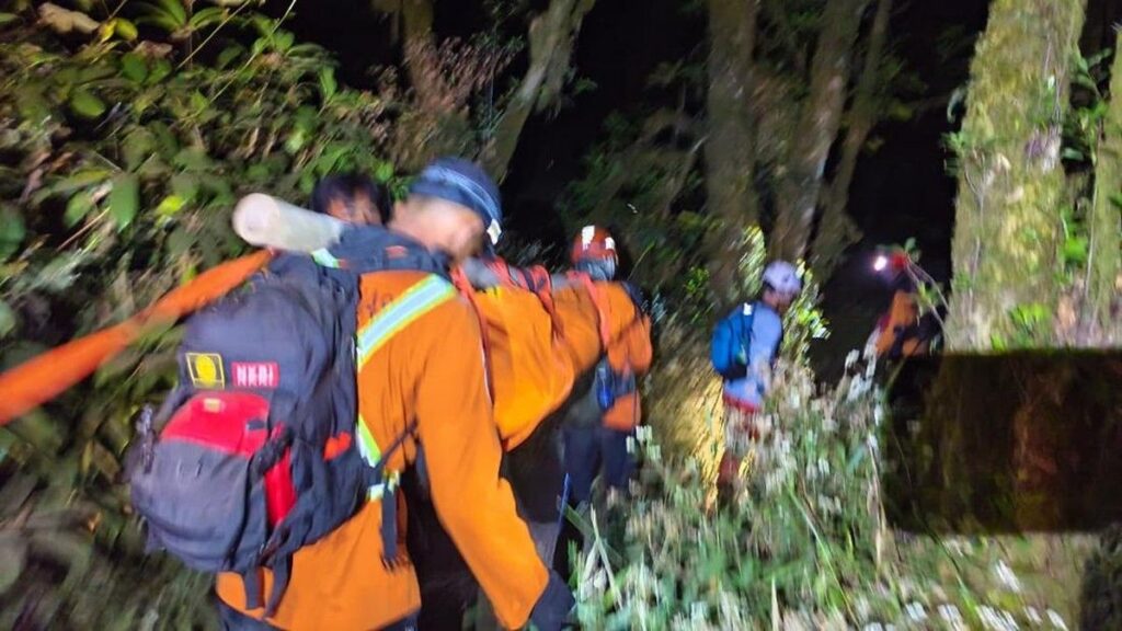 Pendaki Asal Brebes Tewas Jatuh ke Kawah Gunung Slamet