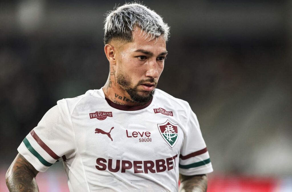 Lucho Acosta Masuk Peringatan dalam Pertandingan Penting Melawan Vasco