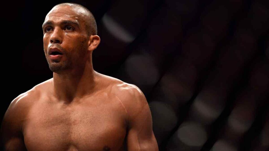 Edson Barboza Umumkan Pensiun Usai Kalah di UFC 330
