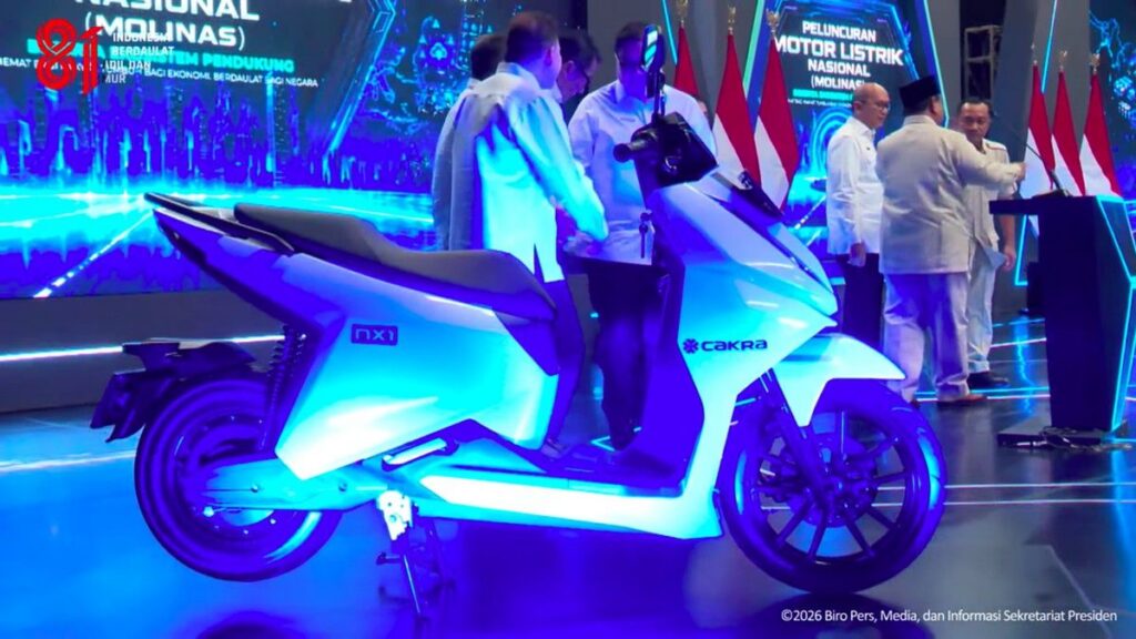 Presiden Prabowo Resmikan Motor Listrik Nasional Cakra NX1 di Pabrik Alva