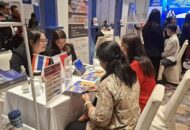 Rupiah Melemah ke Rp17.862 Terdorong Harga Minyak dan Utang Luar Negeri