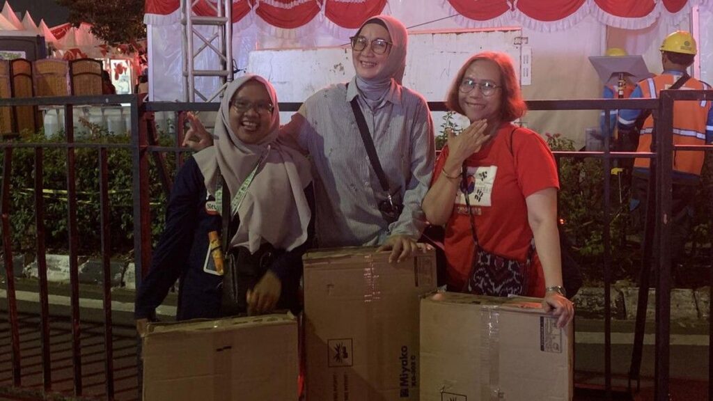 Warga Jakarta Raih Hadiah Kompor pada Pesta Rakyat Bundaran HI